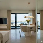 R-escape شقة *