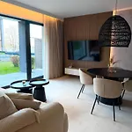 R-escape شقة *