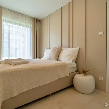 R-escape Apartment *