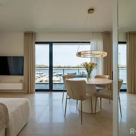R-escape Apartment *